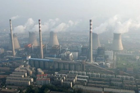 Khói thải từ các nhà máy ở Trung Quốc. (Nguồn: Reuters)