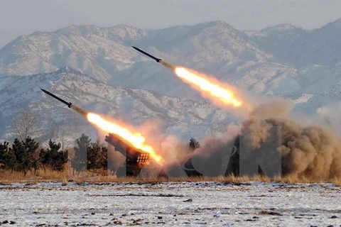 Quân đội Triều Tiên diễn tập bắn tên lửa tại một địa điểm bí mật ở Triều Tiên. (Nguồn: AFP/TTXVN)