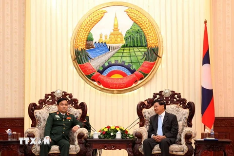  Thủ tướng Lào Thongloun Sisoulith tiếp Thứ trưởng Bộ Quốc phòng Lê Chiêm Trưởng Ban công tác đặc biệt Chính phủ Việt Nam. (Ảnh: Phạm Kiên/TTXVN)