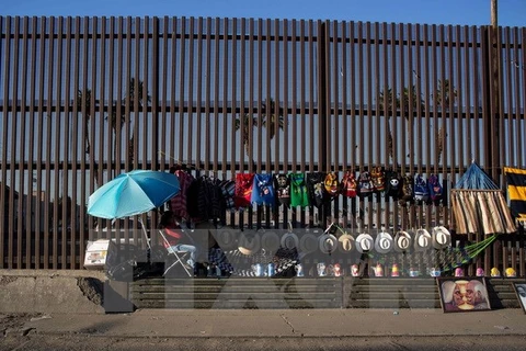 Hàng rào biên giới Mỹ-Mexico ở Mexicali, Tây Bắc Mexico. (Nguồn: AFP/TTXVN)