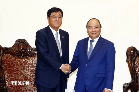 Thủ tướng Nguyễn Xuân Phúc tiếp ông Osamu Masuka, Giám đốc điều hành Tập đoàn Mitsubishi Motor. (Ảnh: Thống Nhất/TTXVN)