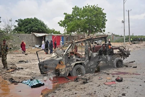 Hiện trường một vụ đánh bom ở Mogadishu. (Nguồn: AFP/TTXVN)