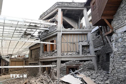Ngôi nhà bị hư hai sau trận động đất tại Tứ Xuyên ngày 9/8. (Nguồn: THX/TTXVN)