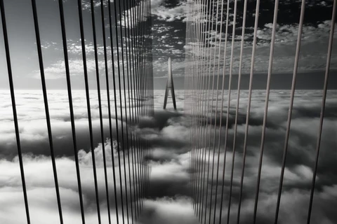 Cầu mây. (Nguồn: NatGeo) Tác giả chụp được khoảnh khắc Cầu Cần Thơ mờ ảo trong sương mù