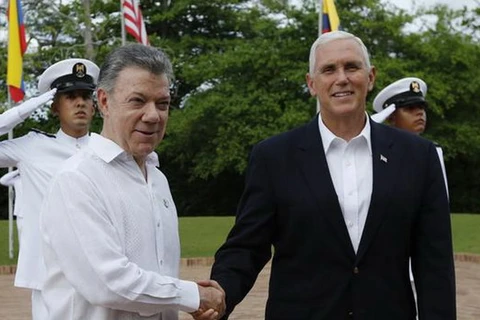 Phó Tổng thống Mỹ Mike Pence và Tổng thống nước chủ nhà Juan Manuel Santos. (Nguồn: AP)