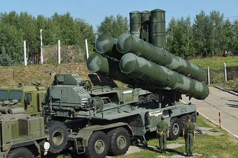 Hệ thống tên lửa phòng không hiện đại S-400. (Nguồn: RIA Novosti)