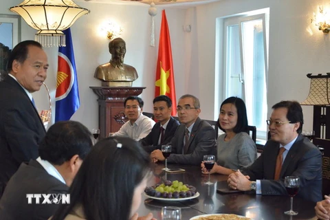 Đại sứ Kham-Inh Khitchadeth, Trưởng Phái đoàn Cộng hòa Dân chủ Nhân dân Lào bên cạnh Liên hợp quốc tại Geneva phát biểu nhân dịp kỷ niệm 72 năm ngày Quốc khánh Việt Nam. (Ảnh: Hoàng Hoa/TTXVN)