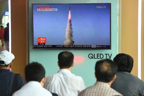 Thông tin về các vụ phóng tên lửa của Triều Tiên luôn thu hút sự chú ý của dư luận Hàn Quốc. (Nguồn: AFP)