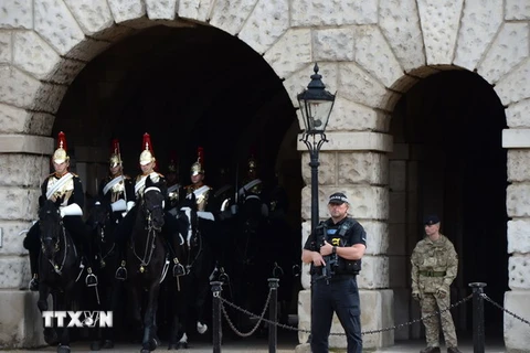 Cảnh sát Anh tăng cường tuần tra tại thủ đô London sau vụ đánh bom. (Nguồn: AFP/TTXVN)