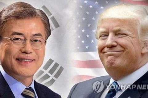 Tổng thống Hàn Quốc Moon Jae-in và người đồng cấp Mỹ Donald Trump. (Nguồn: Yonhap)