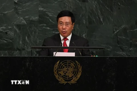 Phó Thủ tướng, Bộ trưởng Bộ Ngoại giao Phạm Bình Minh bài phát biểu tại phiên Thảo luận cấp cao Khóa họp 72 Đại hội đồng Liên hợp quốc. (Nguồn: AFP/ TTXVN)