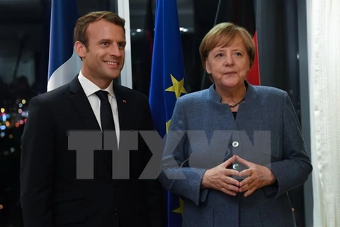 Thủ tướng Đức Angela Merkel (phải) và Tổng thống Pháp Emmanuel Macron. (Nguồn: AFP/TTXVN)