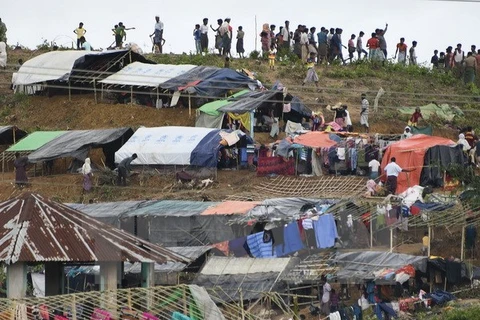 Người Hồi giáo Rohingya tại trại tị nạn Thyangkhali gần làng Gumdhum, Bangladesh, ngày 16/9. (Nguồn: AFP/TTXVN)