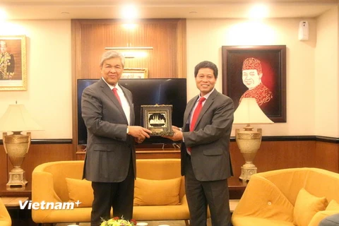 Phó Thủ tướng Malaysia Ahmad Zahid Hamidi tiếp Đại sứ Việt Nam Lê Quý Quỳnh đến chào xã giao. (Ảnh: Hoàng Nhương/Vietnam+)