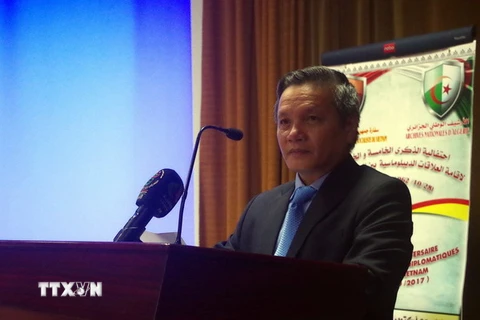 Đại sứ Việt Nam tại Algeria Phạm Quốc Trụ phát biểu khai mạc. (Ảnh: Lê Quang Trường/TTXVN)