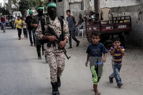 Nhóm Hamas tuần tra tại thành phố Khan Yunis, Dải Gaza ngày 15/9. (Nguồn: AFP/TTXVN)