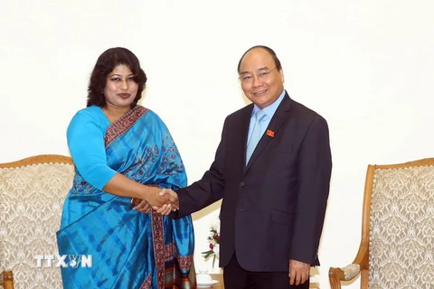 Thủ tướng Nguyễn Xuân Phúc tiếp Đại sứ Bangladesh Samina Naz. (Ảnh: Thống Nhất/TTXVN)