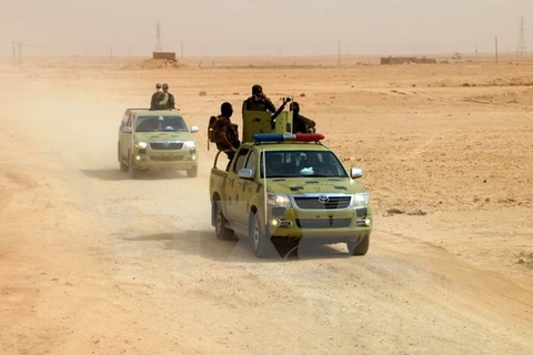 Các lực lượng Iraq trong chiến dịch chống IS tại làng Anna, tỉnh Anbar ngày 20/9. (Nguồn: AFP/TTXVN)