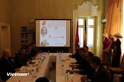 Quang cảnh hội thảo về Chủ tịch Hồ Chí Minh tại Romania. (Ảnh: CTV Việt Ru)