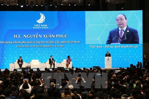 Thủ tướng Chính phủ Nguyễn Xuân Phúc phát biểu khai mạc Hội nghị Thượng đỉnh Kinh doanh Việt Nam 2017. (Nguồn: TTXVN)
