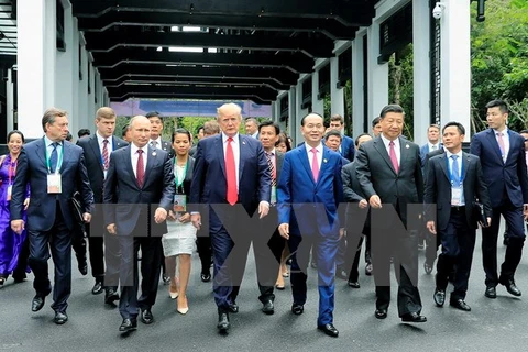 Chủ tịch nước Trần Đại Quang với các Trưởng đoàn dự hội nghị. (Nguồn: TTXVN)