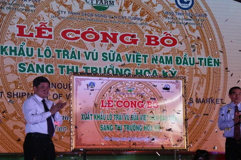 Lễ công bố xuất khẩu lô vú sữa Việt Nam đầu tiên sang Mỹ. (Ảnh: Minh Trí/Vietnam+)