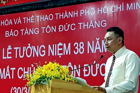 Ông Phạm Thành Nam, Giám đốc Bảo tàng Tôn Đức Thắng Thành phố Hồ Chí Minh phát biểu tại lễ tưởng niệm. (Ảnh: Thế Anh/TTXVN)