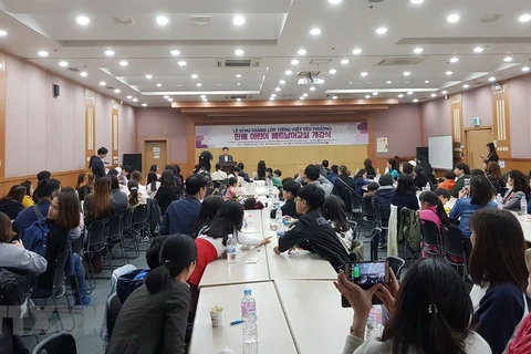 Lễ khai giảng một lớp tiếng Việt tại Hàn Quốc. (Ảnh: Hữu Tuyên/TTXVN)