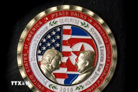 Đồng tiền xu kỷ niệm Hội nghị thượng đỉnh Mỹ-Triều tại Washington DC. ngày 21/5. (Nguồn: AFP/TTXVN)
