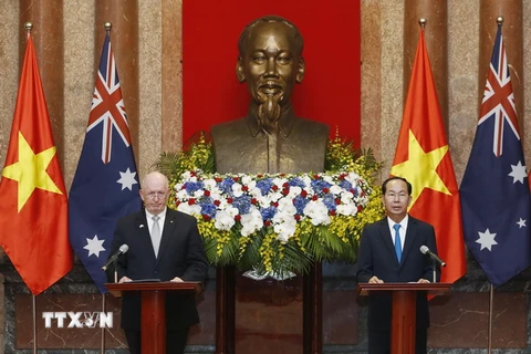 Chủ tịch nước Trần Đại Quang và Toàn quyền Australia Peter Cosgrove gặp gỡ báo chí sau hội đàm. (Ảnh: TTXVN)