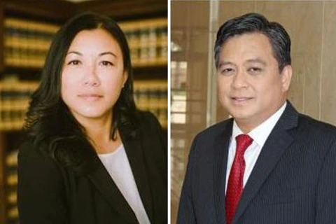 Luật sư Von T. Nguyễn Deroian (trái) và luật sư Nhân T. Vũ (phải). (Nguồn: Văn Phòng Thống Đốc California)