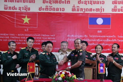 Lễ bàn giao hệ thống Telemedicine mở rộng kết nối Bệnh viện 103 Quân đội Nhân dân Lào với Bệnh viện Trung ương quân đội 108. (Ảnh: Phạm Kiên/Vietnam+)
