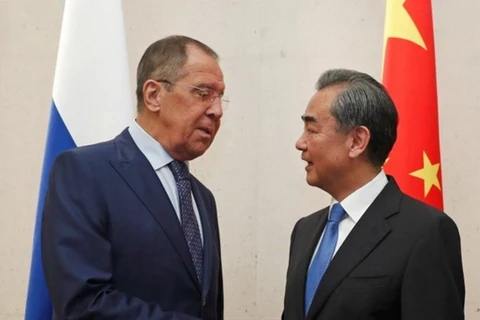 Ngoại trưởng Nga Sergei Lavrov và người đồng cấp Trung Quốc Vương Nghị. (Nguồn: Reuters)