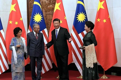 Chủ tịch Trung Quốc Tập Cận Bình và Phu nhân đón tiếp Thủ tướng Malaysia Mahathir Mohamad và Phu nhân ở Bắc Kinh, ngày 20/8. (Nguồn: straitstimes.com)