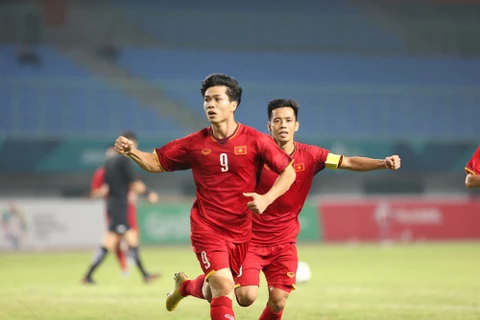 Công Phượng sắm vai người hùng khi ghi bàn thắng duy nhất giúp Olympic Việt Nam chiến thắng. (Ảnh: Hoàng Linh/TTXVN)