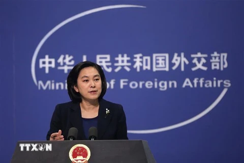 Người phát ngôn Bộ Ngoại giao Trung Quốc Hoa Xuân Oánh phát biểu tại một cuộc họp báo ở Bắc Kinh. (Nguồn: EPA/TTXVN)