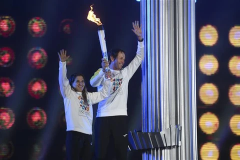 Màn thắp đuốc tại lễ khai mạc Đại hội Thể thao Olympic Trẻ lần thứ 3 (YOG3) ở thủ đô Buenos Aires, Argentina tối 6/10. (Ảnh: AFP/TTXVN)