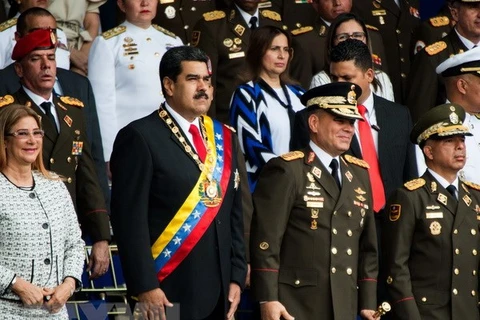 Tổng thống Venezuela Nicolas Maduro (thứ 2, trái) tại Lễ kỷ niệm 81 năm ngày thành lập Lực lượng Phòng vệ quốc gia ở Caracas ngày 4/8. (Ảnh: THX/TTXVN)