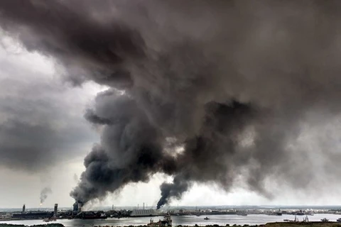 Vụ nổ kinh hoàng tại nhà máy lọc dầu Mexico Pexmex. Ảnh minh họa. (Nguồn: AFP)
