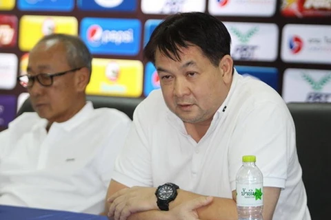 Chủ tịch Liên đoàn bóng đá Lào Viphet Sihachak trả lời phỏng vấn. (Ảnh:Phạm Kiên/Vietnam+)