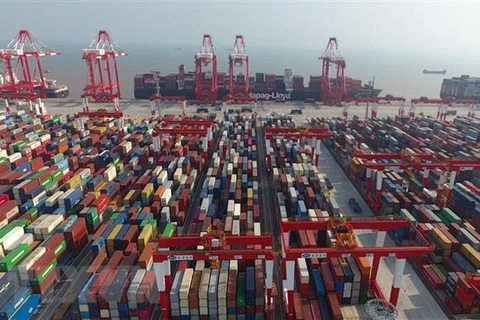 Cảng hàng hóa Dương Sơn ở miền đông Trung Quốc. (Ảnh: THX/TTXVN)