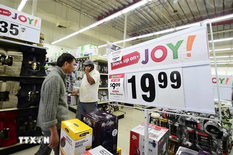 Người dân mua sắm trong ngày Black Friday tại California, Mỹ. (Ảnh: AFP/TTXVN)