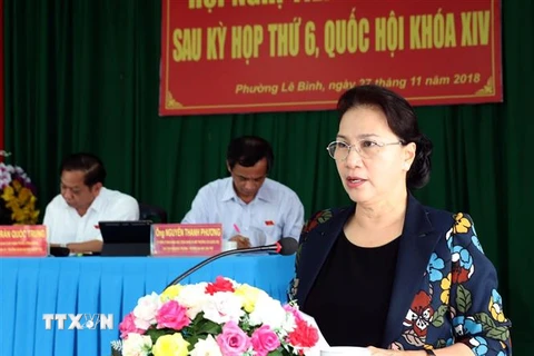 Chủ tịch Quốc hội Nguyễn Thị Kim Ngân phát biểu tại buổi tiếp xúc cử tri phường Lê Bình, quận Cái Răng. (Ảnh: Trọng Đức/TTXVN)