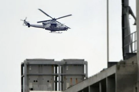 Máy bay AH-1 của Mỹ bay qua Nago thuộc đảo Okinawa, Nhật Bản. (Nguồn: Kyodo/TTXVN)