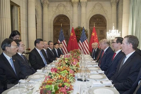 Chủ tịch Trung Quốc Tập Cận Bình (thứ ba, trái) trong buổi làm việc với Tổng thống Mỹ Donald Trump (thứ ba, phải) tại thủ đô Buenos Aires của Argentina ngày 1/12 vừa qua. (Ảnh: THX/TTXVN) 