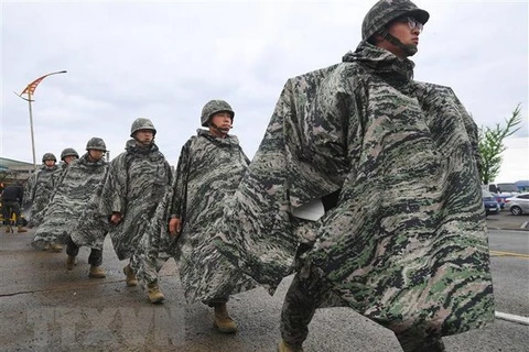 Binh sỹ Hàn Quốc trong một cuộc tập trận chung với các lực lượng Mỹ. (Ảnh: AFP/TTXVN)