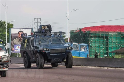 Cảnh sát tuần tra tại Kinshasa, Cộng hòa Dân chủ Congo. (Ảnh: AFP/TTXVN)