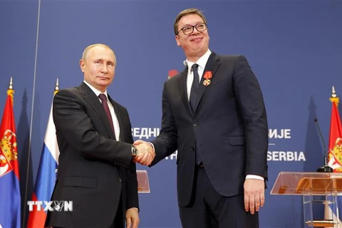 Tổng thống Serbia Aleksandar Vucic (phải) trong cuộc gặp Tổng thống Nga Vladimir Putin đang ở thăm Belgrade ngày 17/1/2019. (Ảnh: THX/TTXVN)