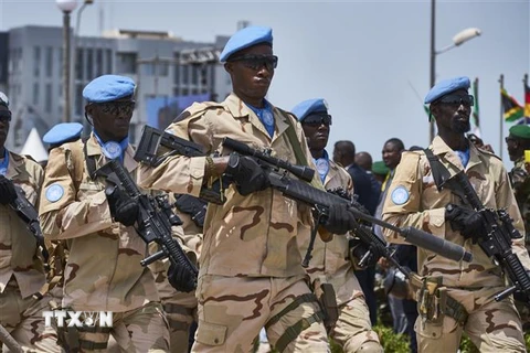 Các binh sỹ thuộc lực lượng gìn giữ hòa bình Liên hợp quốc ở Mali tuần tra tại Bamako, Mali ngày 22/9/2018. (Ảnh: AFP/TTXVN)
