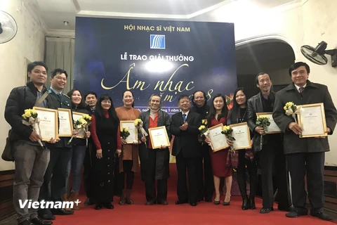 Các nhạc sỹ đoạt giải thưởng Âm nhạc của Hội Nhạc sỹ Việt Nam năm 2018. (Ảnh: Mỹ Bình/Vietnam+)